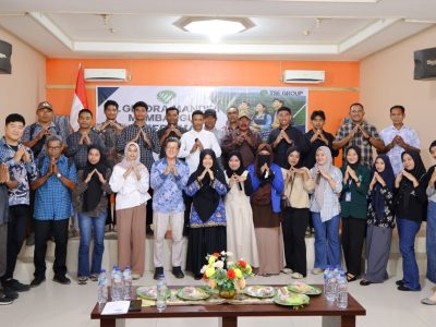 Foto: Tahun ini PT Gelora Mandiri Membangun (GMM) kembali memberikan beasiswa kepada 22 mahasiswa yang berada di desa-desa kecil di sekitar operasional perusahaan.