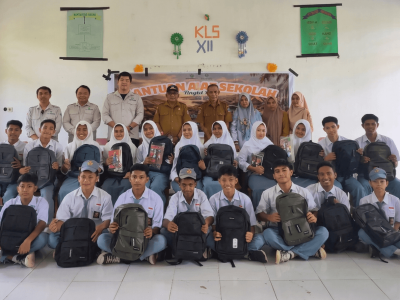 Dukung Generasi Unggul, PT GMM Hadirkan Bantuan Pendidikan bagi Pelajar Halmahera Selatan